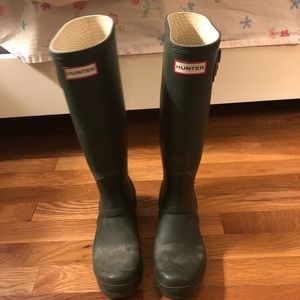 Green tall hunter boots slightly worn in size 7